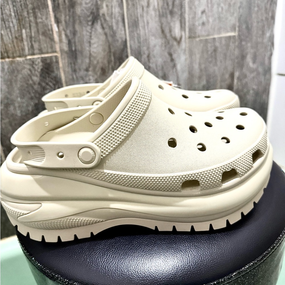 NWT Crocs Classic Mega Crush Clog - Bone